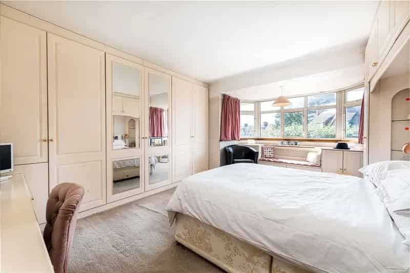 3 Bedroom Semi-Detached House for Sale Kingston Upon Thames