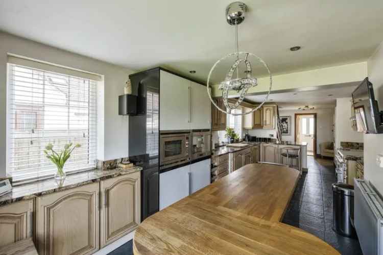 Family Home with Detached Annex - Rental Income Potential