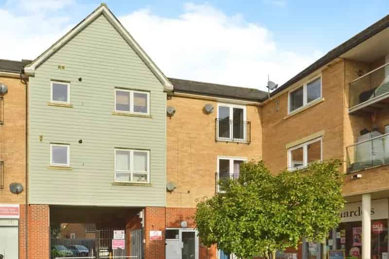 Glorious Two Bedroom Apartment in Oxley Park