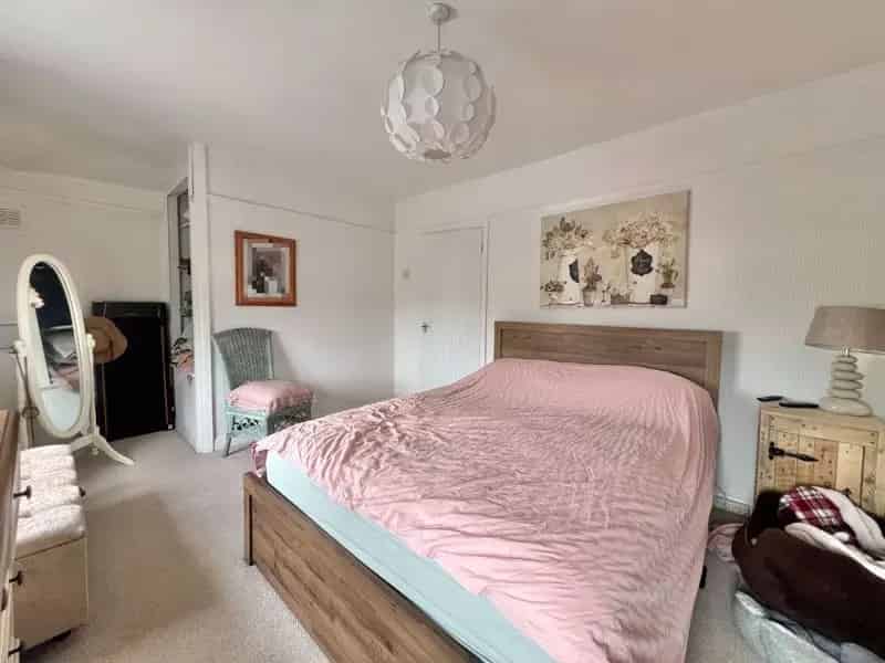 2 Bedroom End Terrace House to Rent