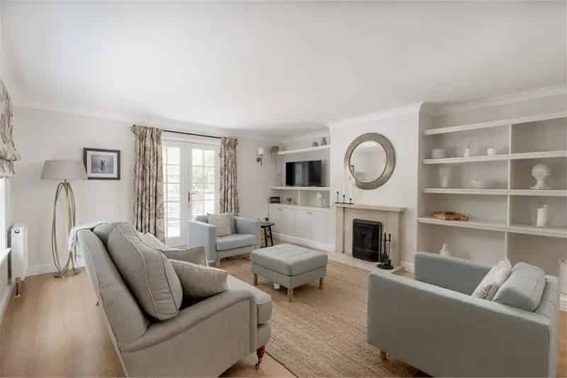3 Bed Detached House with 2 Reception Rooms - Extended and Refurbished