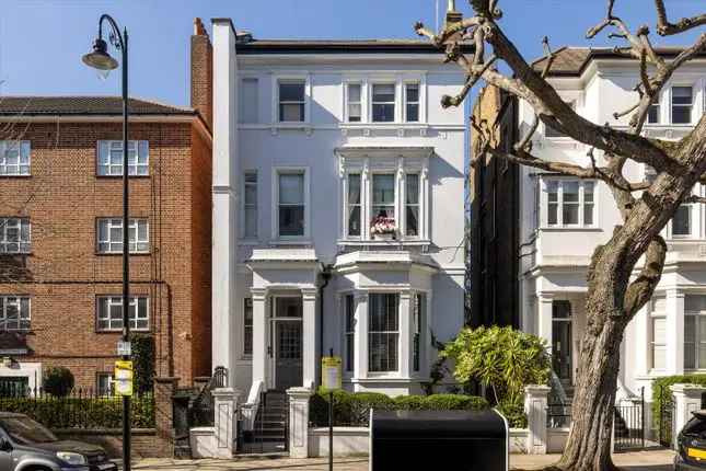 Flat for sale in Elgin Crescent, London W11