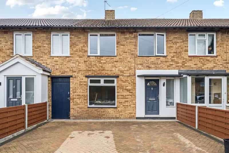 Three-Bedroom Terraced House Near Hayes and Pickhurst Schools