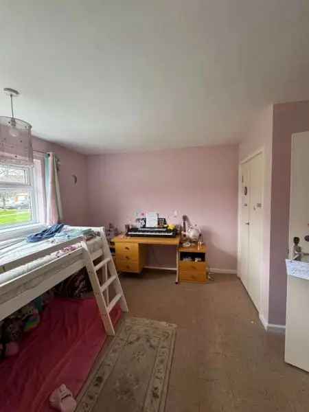 Flat For Rent in Chichester, England