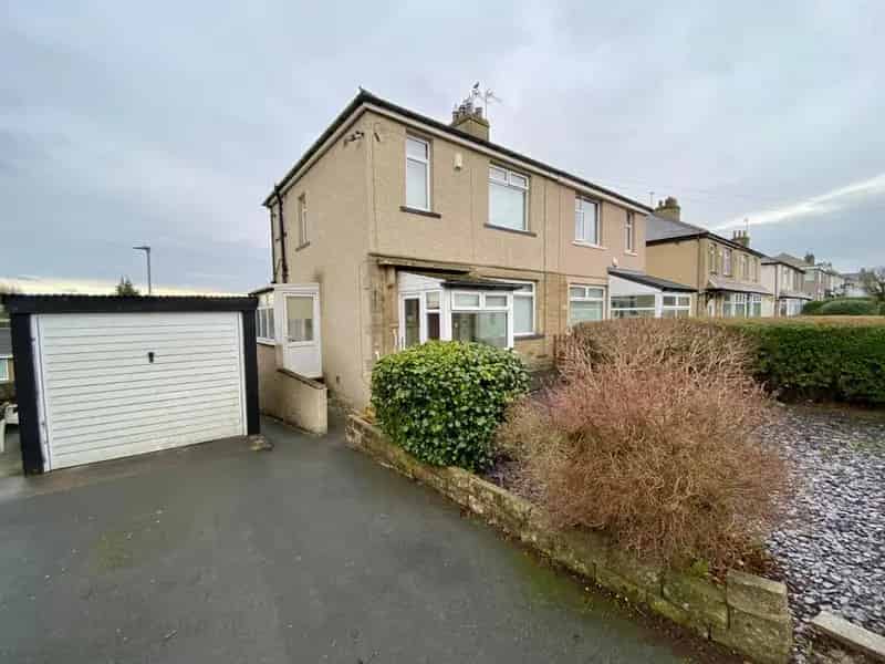 3 Bedroom Semi Detached House For Sale No Chain