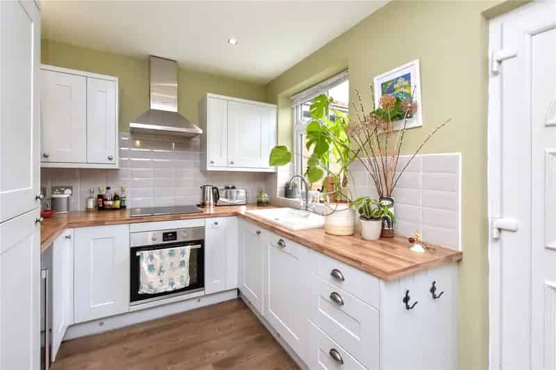 2 Bed House Near Meanwood Centre with Large Garden