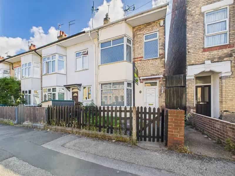 3 Bedroom End Terrace House for Sale