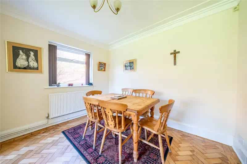 Five Bedroom Detached House in Adel Leeds