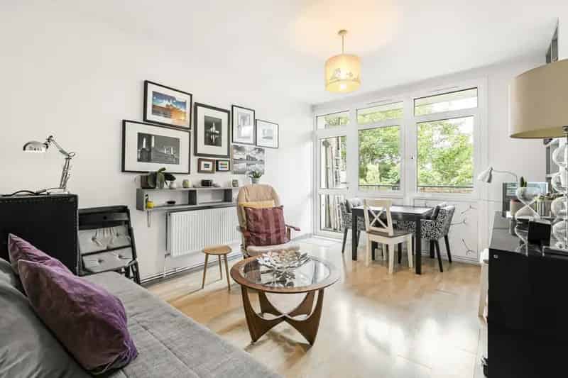 Modern 2-Bedroom Flat Between Balham & Streatham Hill Stations