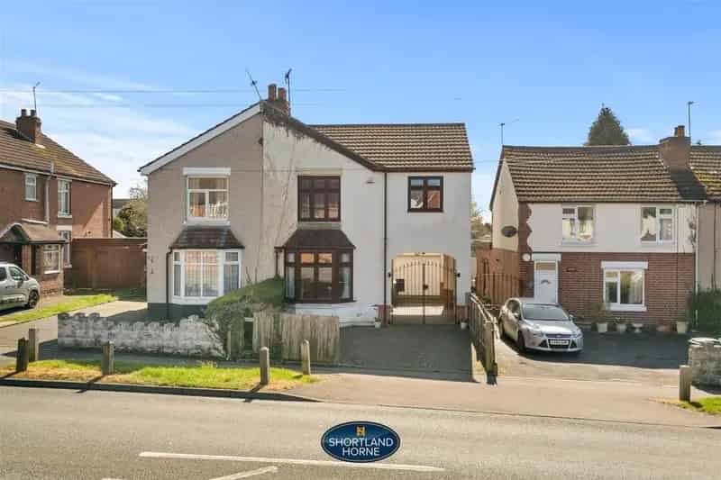 4 Bedroom Semi-Detached House for Sale