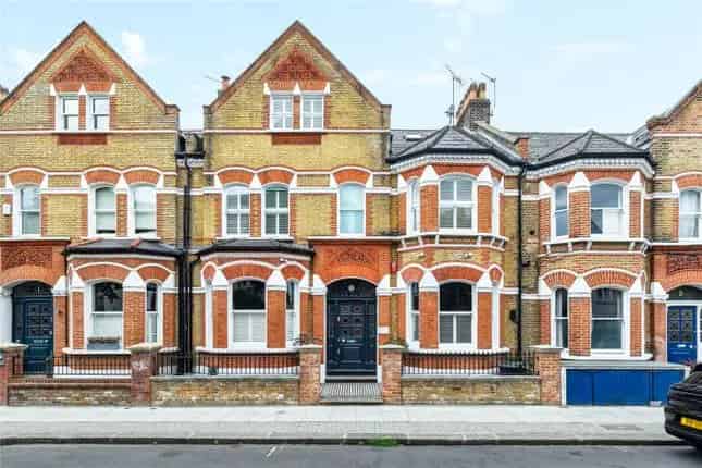 6 Bedroom Victorian House for Sale in Lavender Gardens SW11