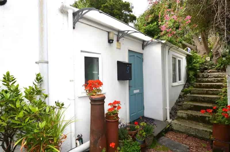 6 Bedroom End of Terrace House for Sale