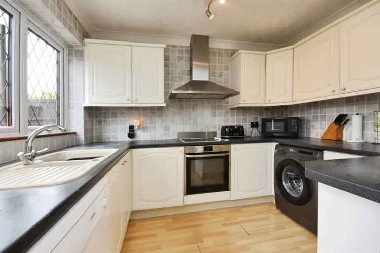 5 Bed 2 Bath House with Summer House and Loft Conversion