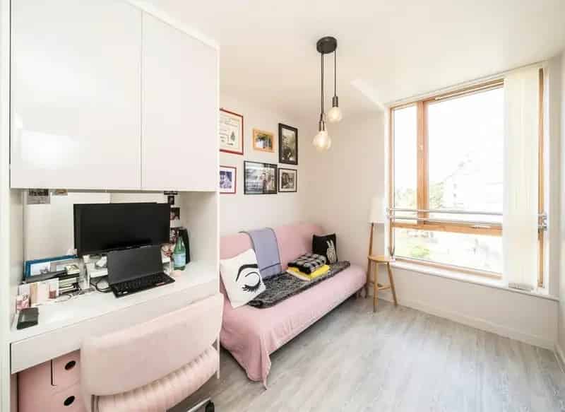 Spacious Two Double Bedroom Flat with Parking near Queens Park