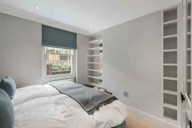 Flat to rent in Alexandra Avenue, London SW11