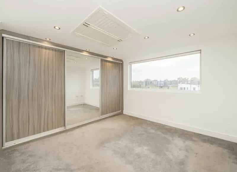 Stylish 3-Bedroom Terraced House for Rent
