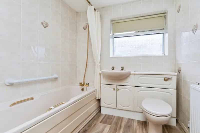 2 bedroom Bungalow
 For Sale