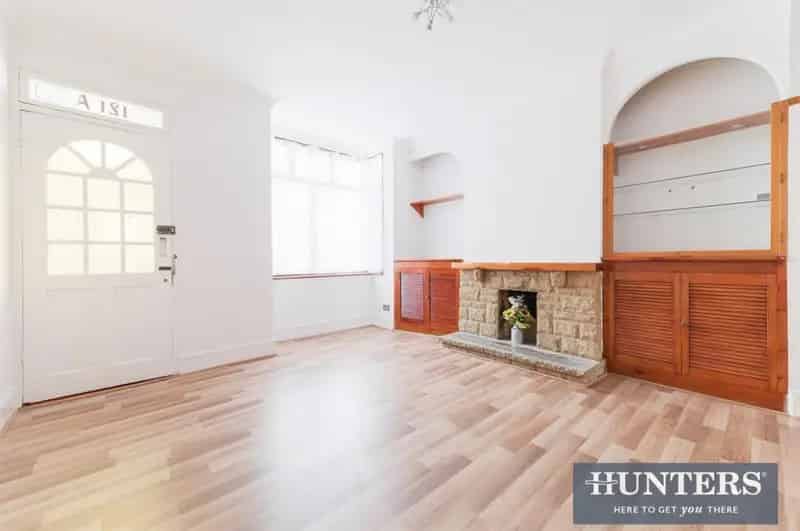 3 bedroom House
 For Sale 
Total Size: 982 SQ FT