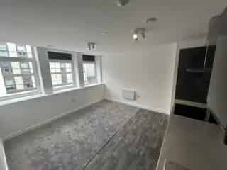 Sheffield City Centre One-Bedroom Apartment - Modern Living