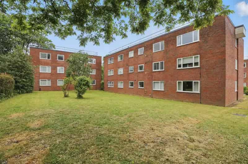 2 Bedroom Flat for Sale in Beckenham