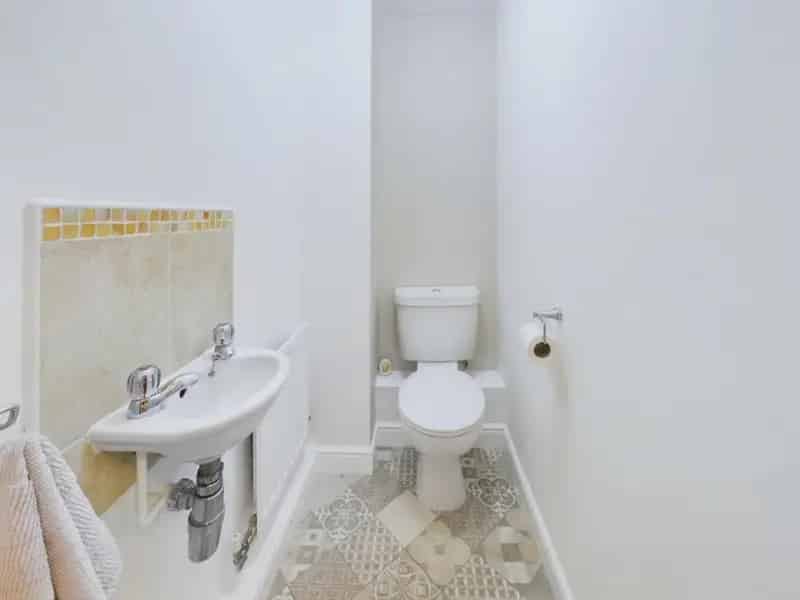 2 Bed House for Sale - Garage, Parking & Gardens