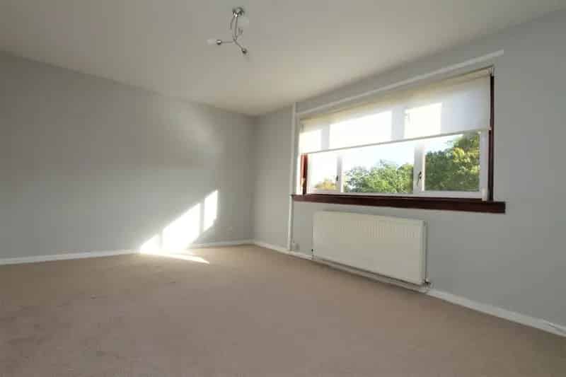 Spacious 2-Bedroom Freehold Apartment Near Amenities