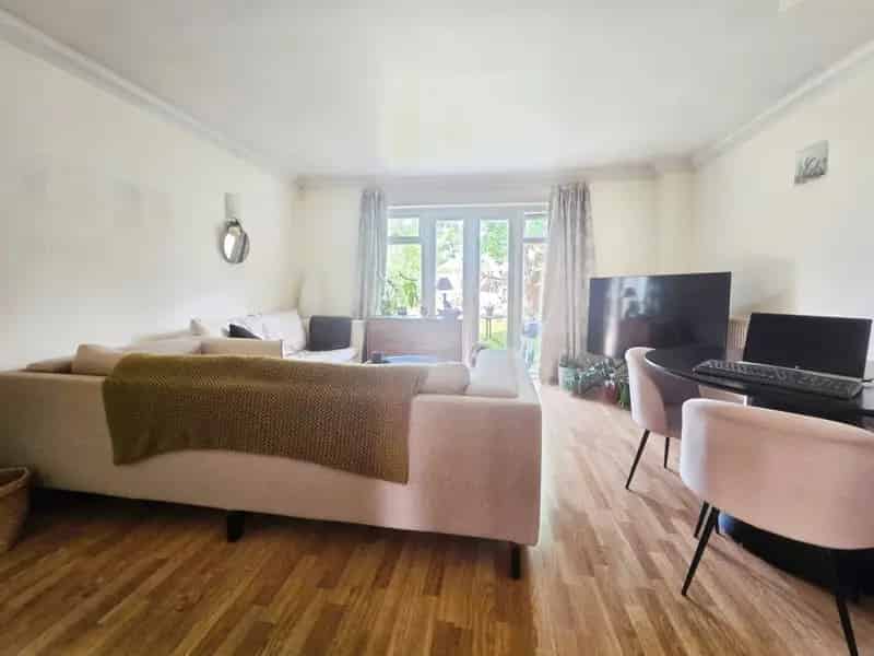 4 bedroom House
 To Let 
Total Size: 1087 SQ FT