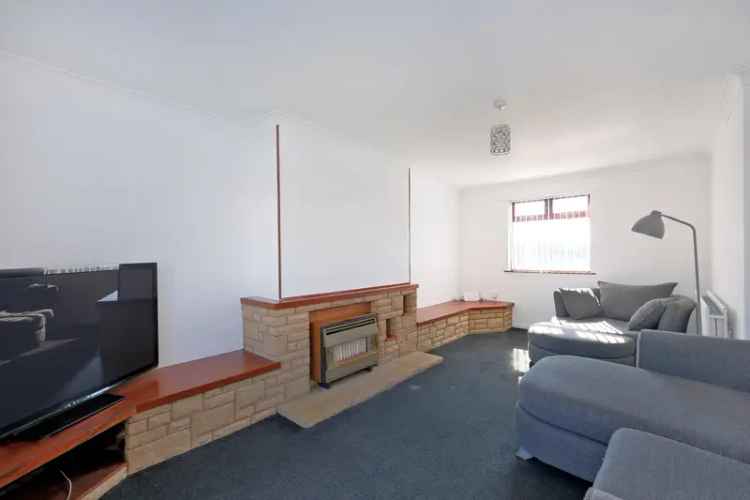 2 Bed House with Driveway and Garage Near Amenities