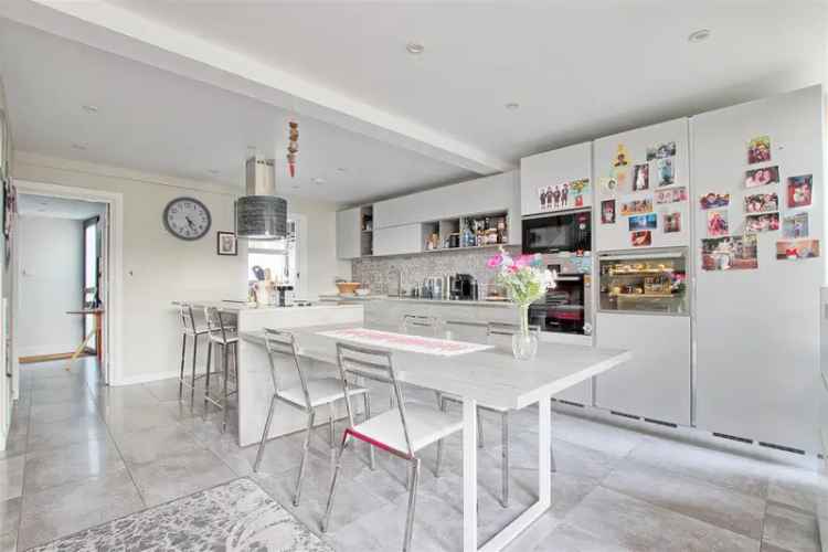 3 Bedroom Detached House Cambridge Near City Centre and Hospital