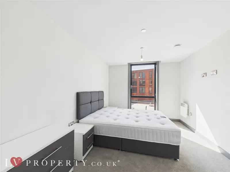 2 Bedroom Apartment House to Rent in Birmingham City Center
