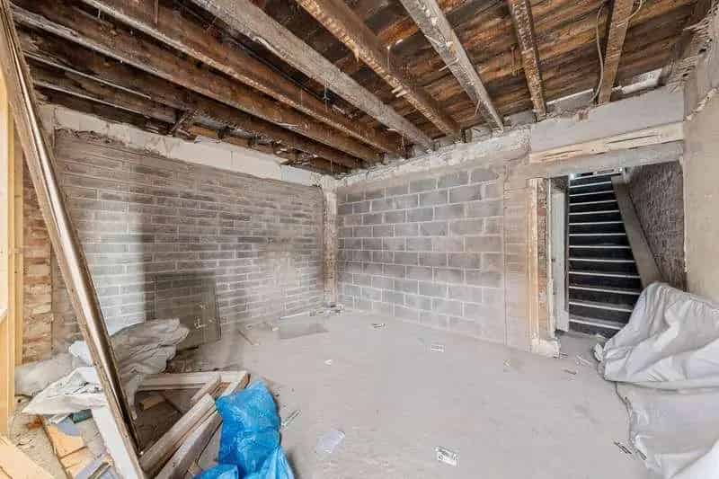 4 bed flat for sale