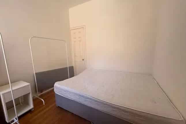 1 Bedroom Flat for Sale Glasgow G11 West End Byres Road