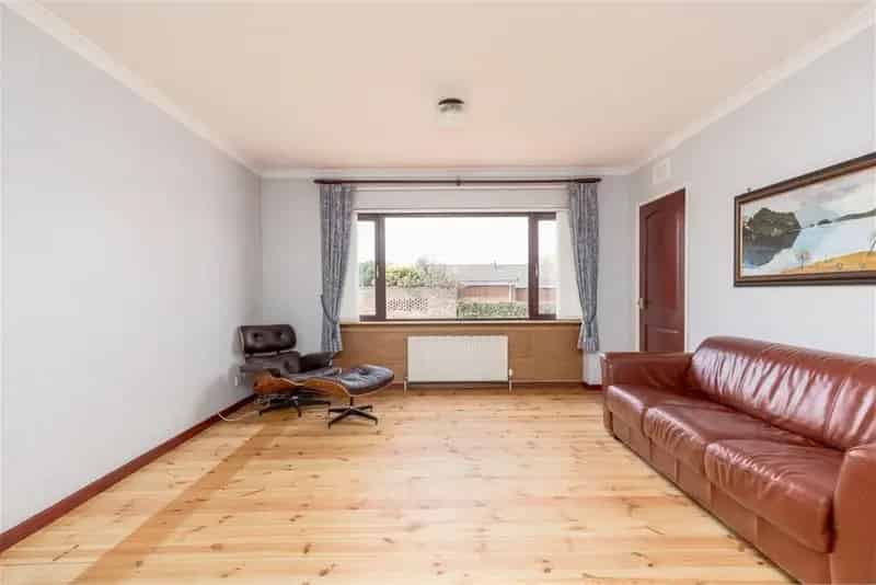 4 Bed Detached House with 2 Reception Rooms