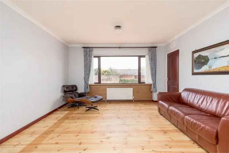 4 Bed Detached House with 2 Reception Rooms