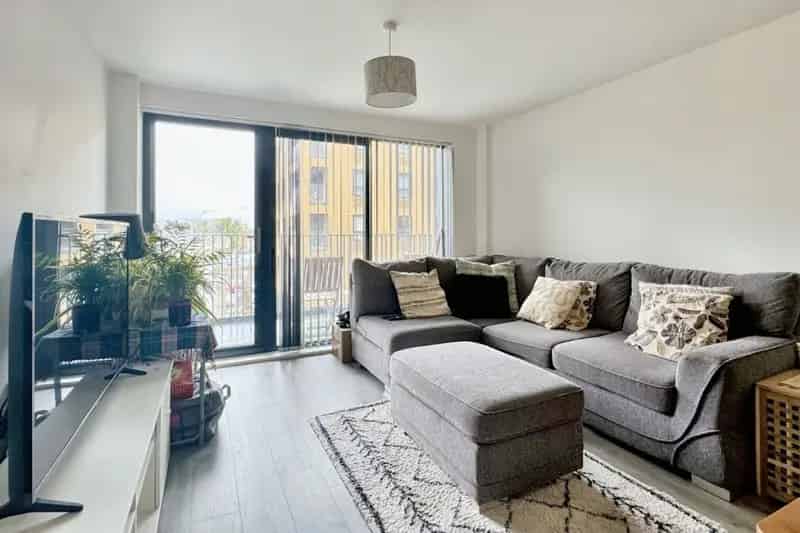 2 Bedroom Flat To Rent Available 2025