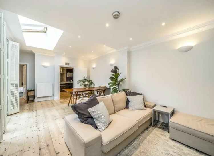 Flat For Sale in Alexander Road, London, England