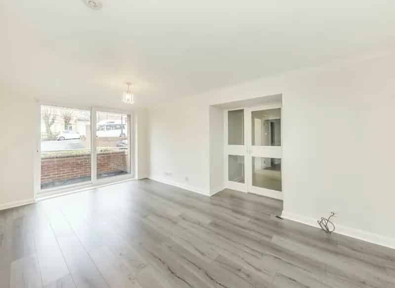 2 Double Bedroom Apartment East Dulwich Refurbished Parking Balcony Gardens