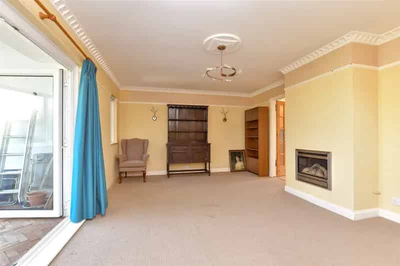 2 Bedroom Detached Bungalow for Sale in Salvington