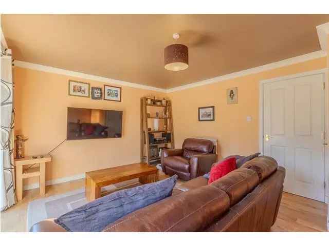 3 Bedroom Mid Terrace House for Sale Lennoxtown
