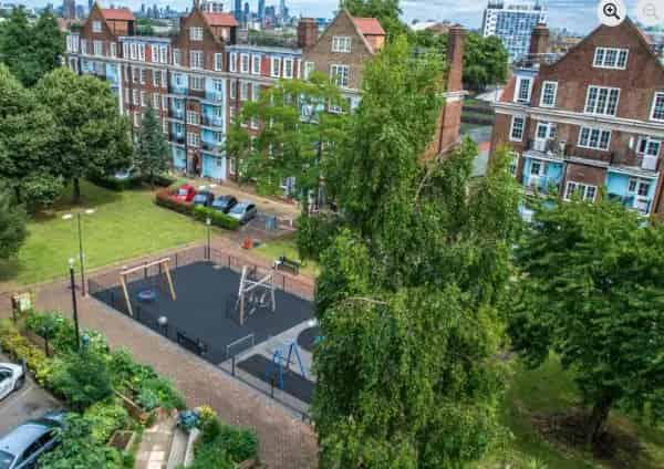 Convenient City Apartment Near Transportation and Amenities