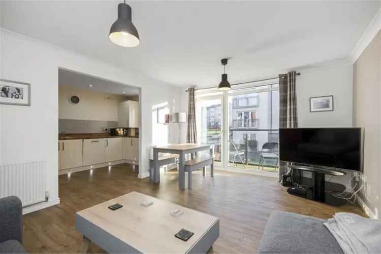 2 Bed Flat - First Floor with 1 Reception Room