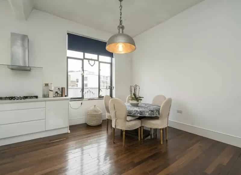 Stunning 2-Bed Warehouse Apartment in Chiswick
