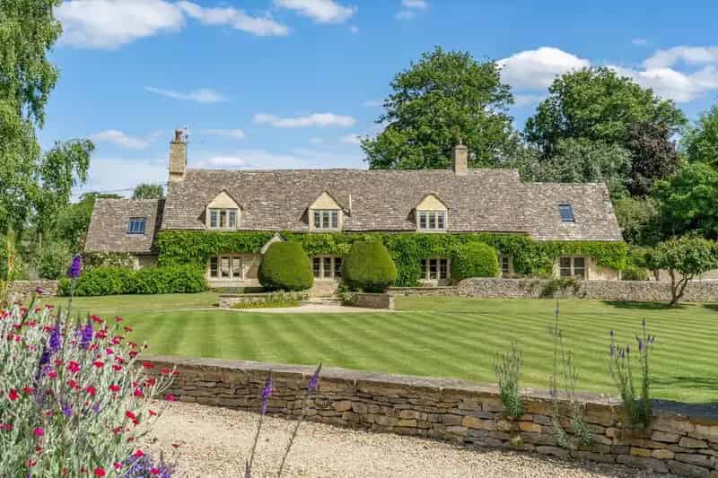 4 Bedroom Detached House for Sale Near Oxford