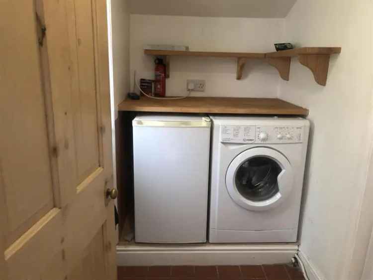 2 Bedroom Ground Floor Flat Castle Road