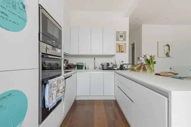 4-Bedroom Maisonette Flat for Sale in London NW6