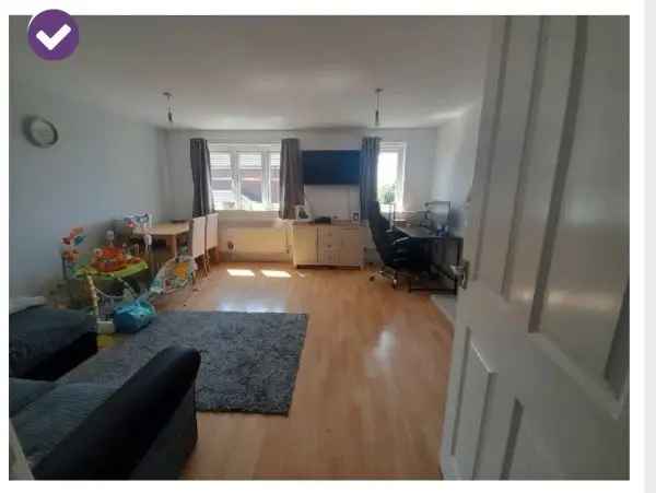 Flat For Rent in East Cowes, England