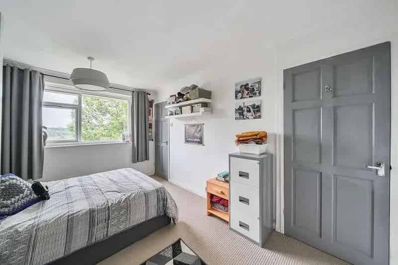 2 bed flat for sale