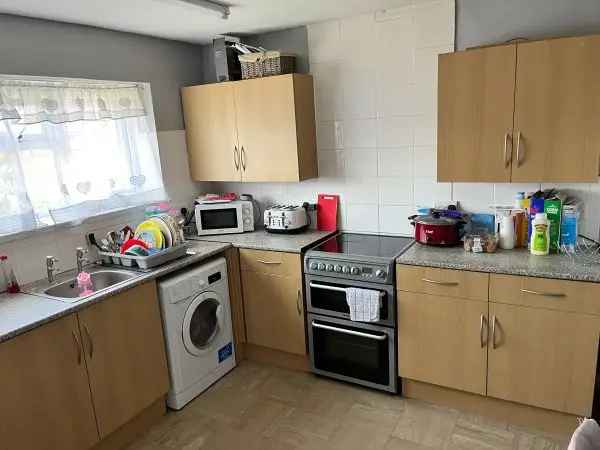 Flat For Rent in Tendring, England