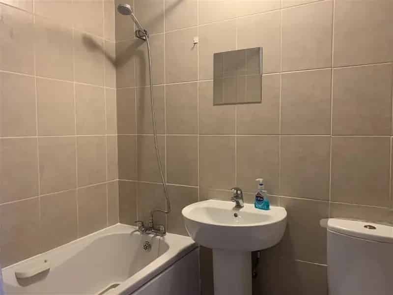 One Bedroom Maisonette Near Town Centre - Zero Deposit Available