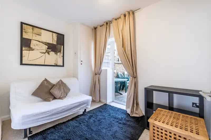2 Bedroom Flat for Sale - Period Conversion with Patio Garden